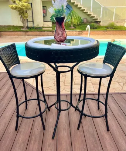 Conjunto Mesa Redonda com 2 banquetas Externa