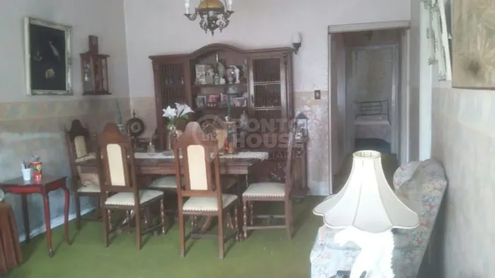 Sobrado à venda no bairro Ipiranga 3 dormitórios, 1 suite e 3 vagas de garagem