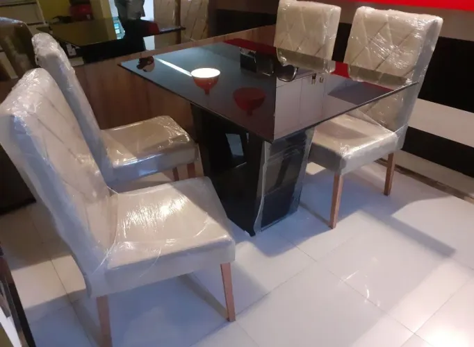 Mesa e 4 Cadeiras P.r.e.t.o Tampo de Vidro (Nova) Entrega Gratis