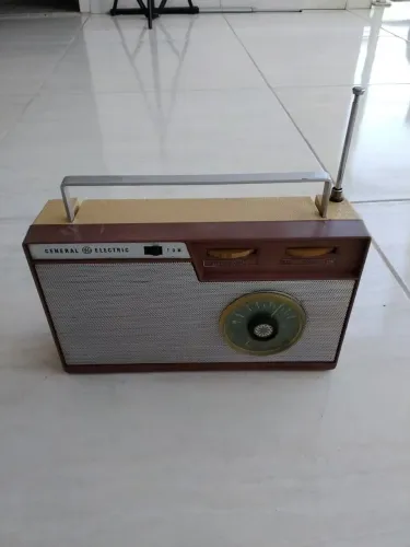 Rádio General Eletric Tom