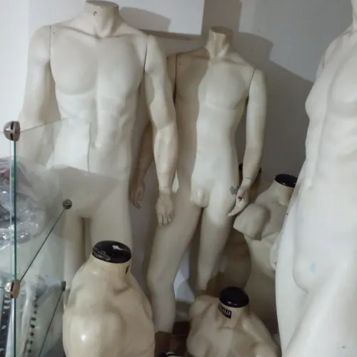 Manequim masculino para loja roupas
