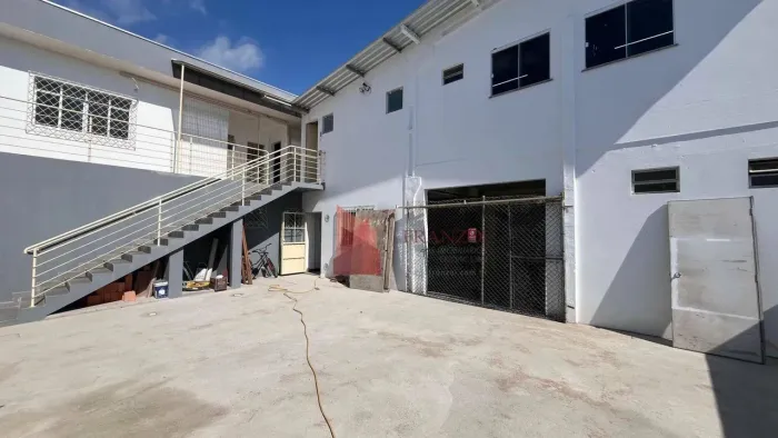 ALUGUEL: GALPÃO COMERCIAL PARA LOJA E MORADIA