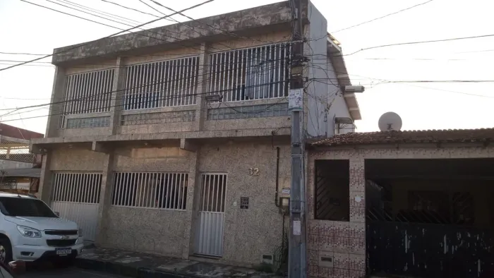 Vendo linda casa de 2 pavimento na cidade nova 4 somente a vista