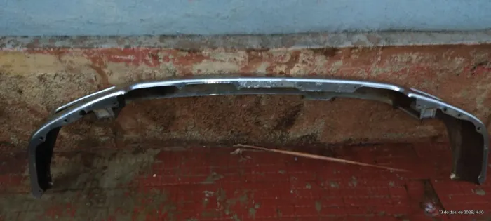 Parachoque dianteiro sw4 2000 em bom estado "original"l