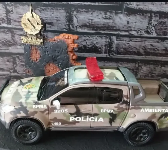 Miniatura de Caminhonete da Polícia Militar Ambiental