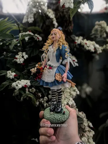 Boneca Alice no País das Maravilhas em Biscuit