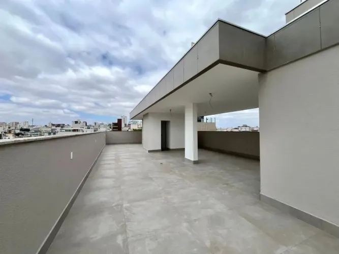 Cobertura um por andar a venda no bairro Castelo.