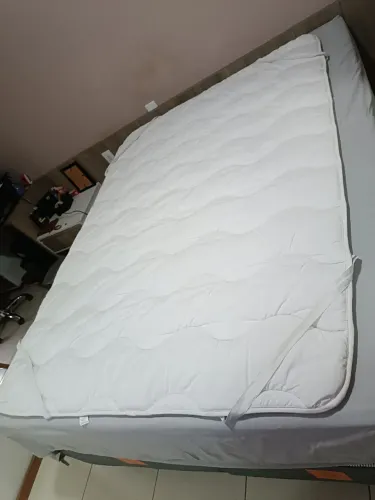 Vende-se pillow top padrão casal semi novo, metragem 1,90x1,40.