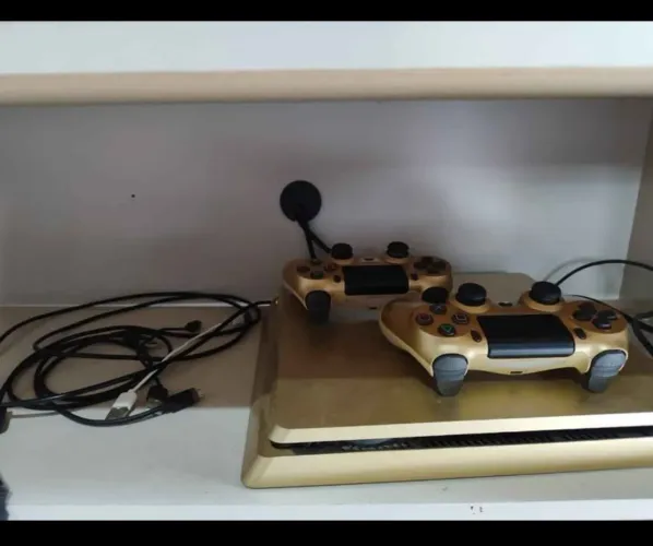 Ps4 slim dourado, edição limitada 
