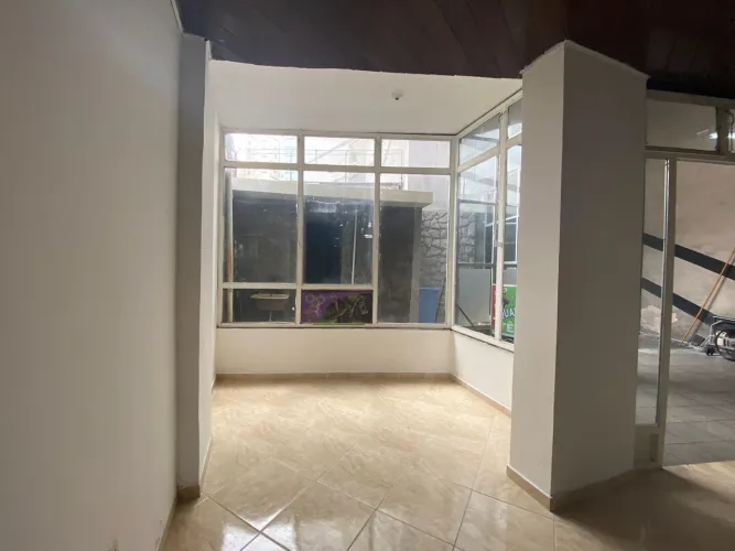 LOJA COMERCIAL COM SOBRELOJA 90m2 NO CENTRO AVENIDA GETÚLIO VARGAS 828