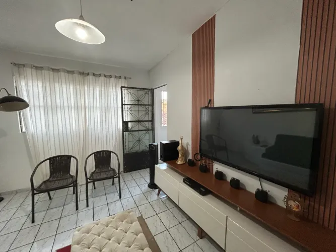 TRÊS EM UM!! VENDO EXCELENTE CASA NO JACINTINHO!! 310 MIL