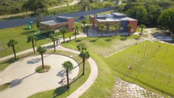 OPORTUNIDADE. COM 1047,0M2, lote em condomínio de alto padrão com toda infra de lazer