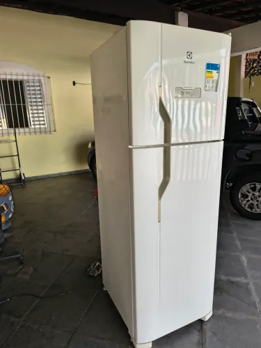 Geladeira Eletrolux Frost freedfn41 220 vts