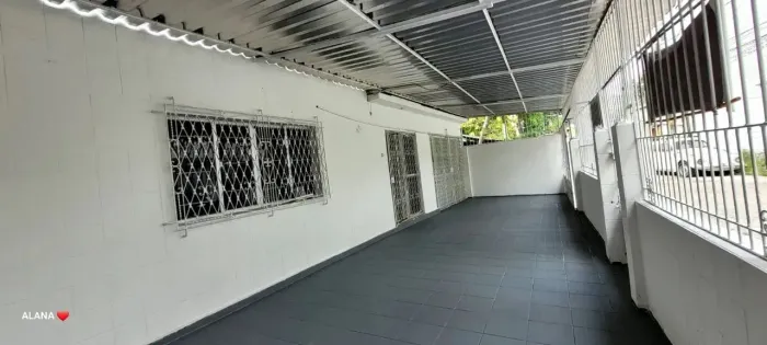 Imóvel para aluguel possui 317 metros quadrados com 8 quartos em Madalena - Recife - PE