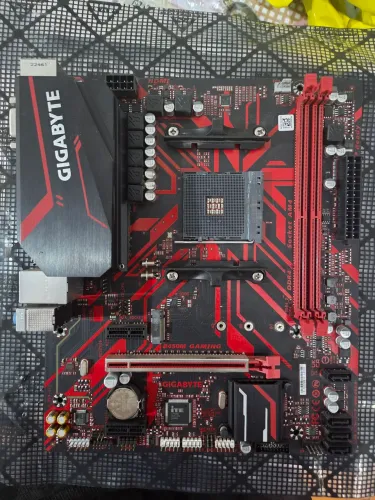 Placa mãe B450m Gaming Gigabyte