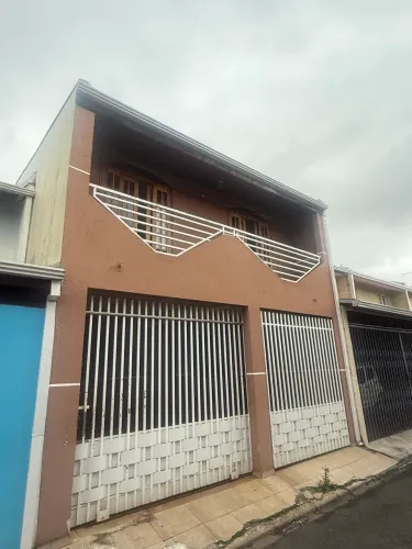 Sobrado em Condomínio 3 quartos Xaxim 2.200$