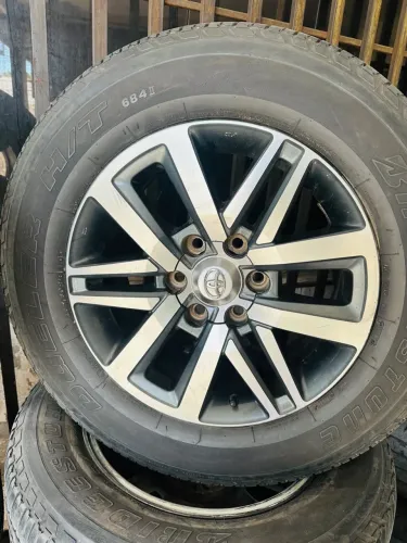 Roda da Hilux aro 18