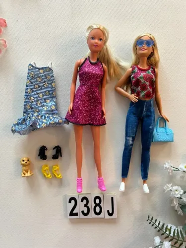 Duas Bonecas Barbie fashionistas com acessorios  da foto