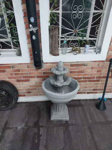 Fonte em cimento, 2 andares para decoração de jardim ler a descrição 