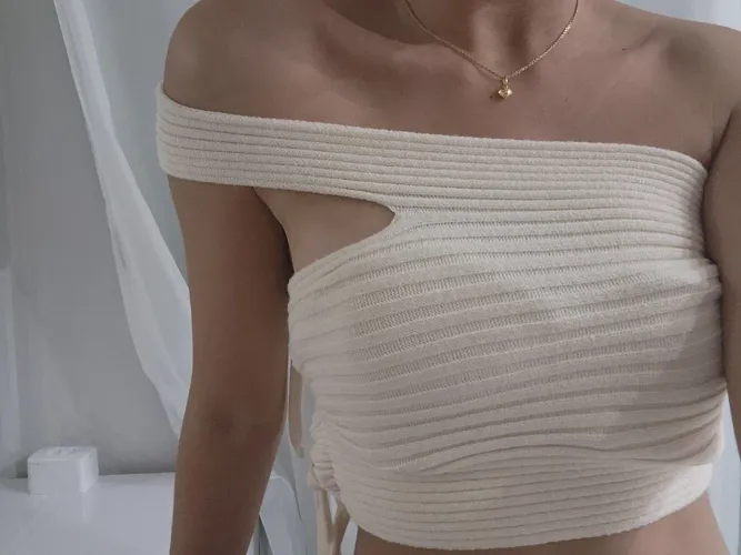 Top canelado off-white