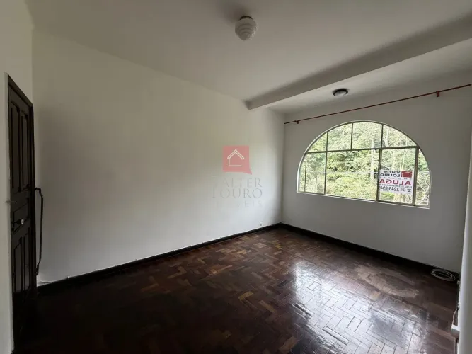 Casa estilo apartamento para locação na Barão do Rio Branco, Petrópolis RJ.