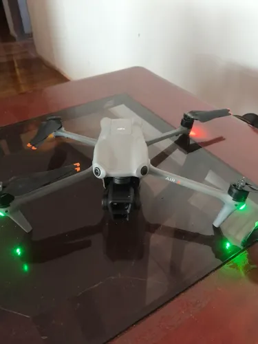 Dji Air 3 motivo da venda não consigo desvincular o antigo dono sumiu ai estou vendendo .