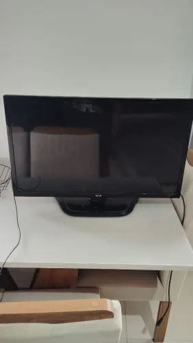 Televisão 32 polegadas, não é smart . Televisão nunca aberta , funciona perfeitamente 