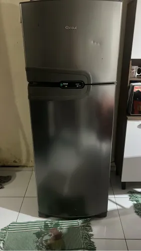 Vendo tv gelando bem
