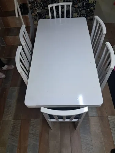Vendi mesa de jantar 6 cadeiras muito nova