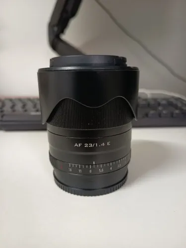 Lente Viltrox AF 23mm f/1.4 E-Mount APS-C para Sony (Bem Nova)