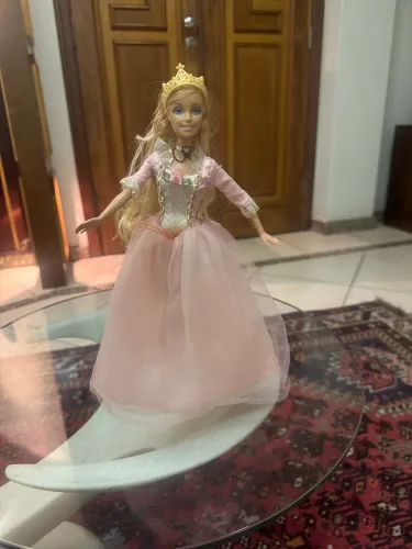Barbie Anneliese a princesa e a plebéia
