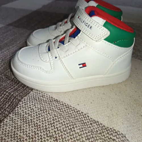 Tenis crianca 4 anos Tommy Hilfiger comprado na Alemanha, não serviu para meu filho