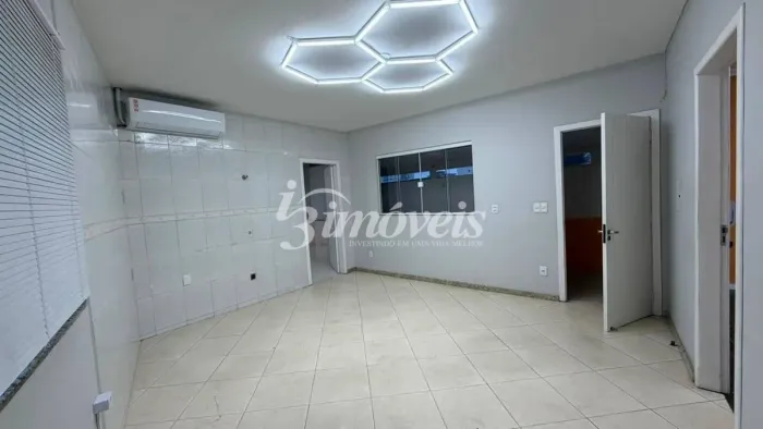 Salas/Ponto Comercial para Locação Anual, 160 m², 2 banheiros, 6 salas, São Jõao, Itajaí-S