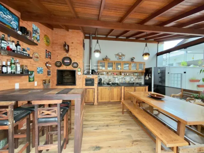 Casa térrea com 4 dormitórios em Coqueiros