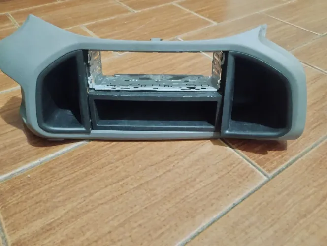 Acabamento rádio porta treco Onix 2018