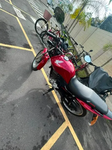Vendo moto Honda ESI 2013 150 moto em dia so pegar e transferir!