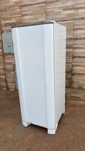 Geladeira esmaltec uma porta