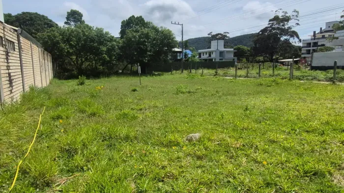 Terrado a venda próximo a praia no Rio Tavares