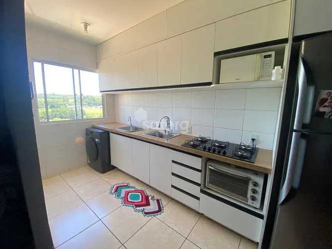 Apartamento semi mobiliado no Floresta.