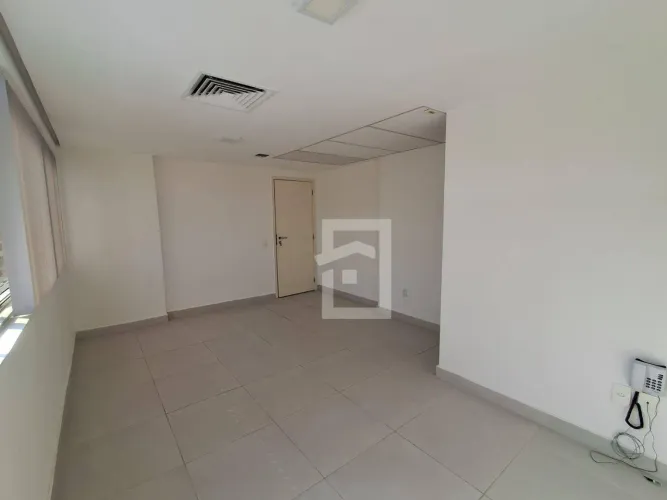 Sala para alugar com 21m² por R$ 900/mês na Barra Olímpica - Rio de Janeiro / RJ.