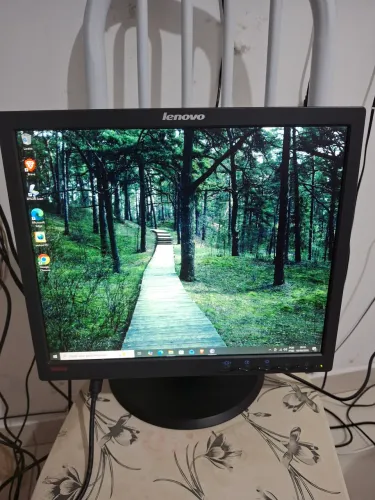 Monitor Lenovo em ótimo estado e funcionamento