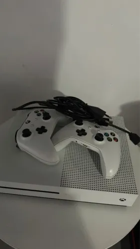 X box série s 1 tb dois controles