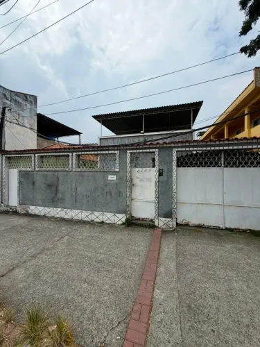 3 Casas no mesmo terreno, em Rocha miranda!