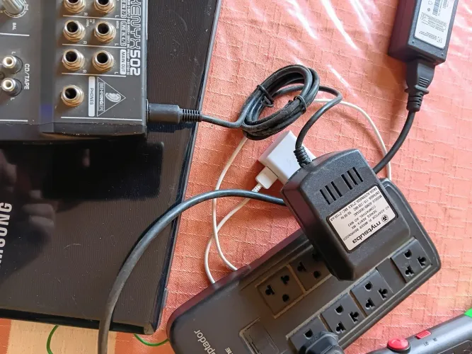 Mesa de som Behringer xenyx 502