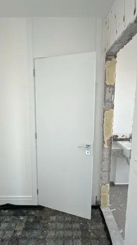 Portas internas laqueadas brancas 