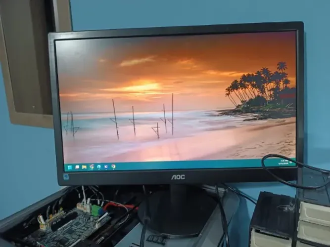 Monitor AOC 18.5" funcionando VGA