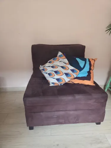 sofá/ puff marrom