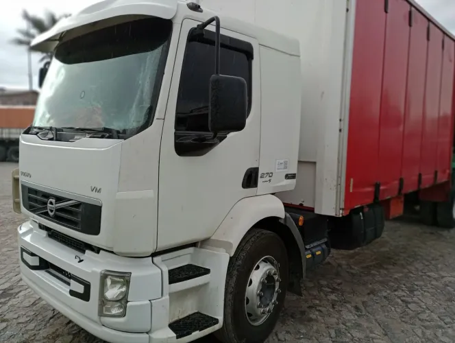 Caminhão VM270 2012