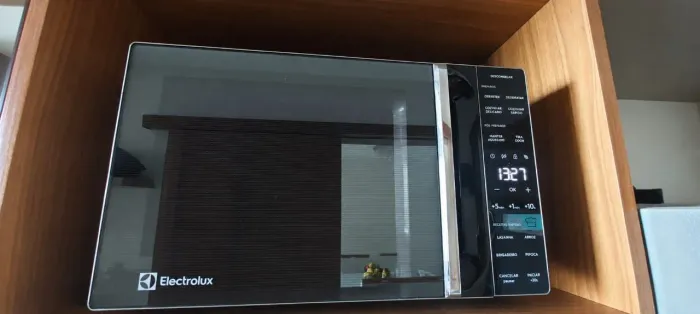 Micro-ondas ELECTROLUX INOX , NOVINHO , COM APENAS 1 ANO DE USO!!! R$ 499!!!