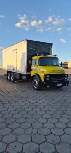 Mercedes-Benz MB1113 Truck Baú 